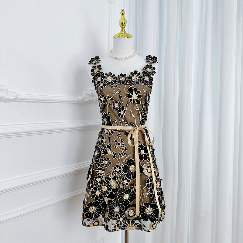 Real time shooting of high-quality embroidery by Heavy Industry, colorful three-dimensional handmade flower binding, adjustable lace up and suspender dress Real time shooting of high-quality embroidery by Heavy Industry, colorful three-dimensional handmade flower binding, adjustable lace up and suspender dress