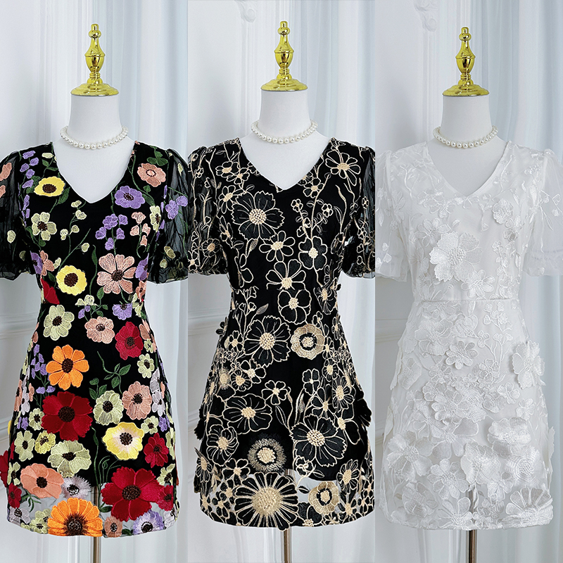 Real time shooting of high-quality embroidery handmade color floral V-neck bubble sleeve wrapped hip dress by heavy industry Real time shooting of high-quality embroidery handmade color floral V-neck bubble sleeve wrapped hip dress by heavy industry