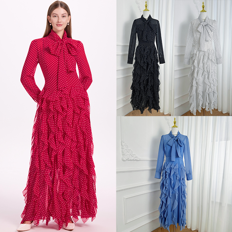 Real time shooting of French palace storm in heavy industry, fish tail waves, big swing, waist cinching, scarf collar, dress