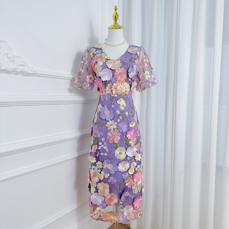 Real shot of high-quality embroidered colorful handmade floral vintage V-neck split hip dress from Heavy Industry Real shot of high-quality embroidered colorful handmade floral vintage V-neck split hip dress from Heavy Industry