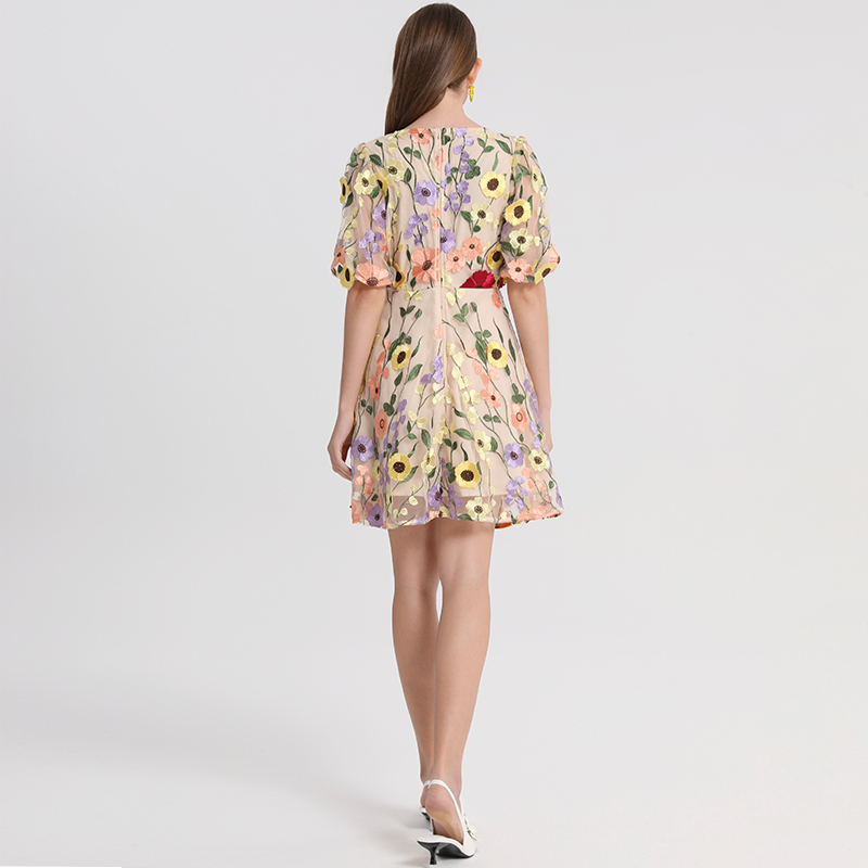 Real time shooting of high-quality color handmade three-dimensional embroidered bubble sleeve French small pendulum dress from Heavy Industry Real time shooting of high-quality color handmade three-dimensional embroidered bubble sleeve French small pendulum dress from Heavy Industry