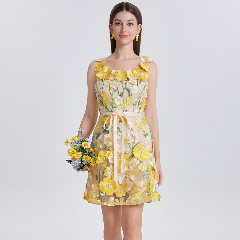Real time shooting of high-quality embroidery by Heavy Industry, colorful three-dimensional handmade flower binding, adjustable lace up and suspender dress Real time shooting of high-quality embroidery by Heavy Industry, colorful three-dimensional handmade flower binding, adjustable lace up and suspender dress