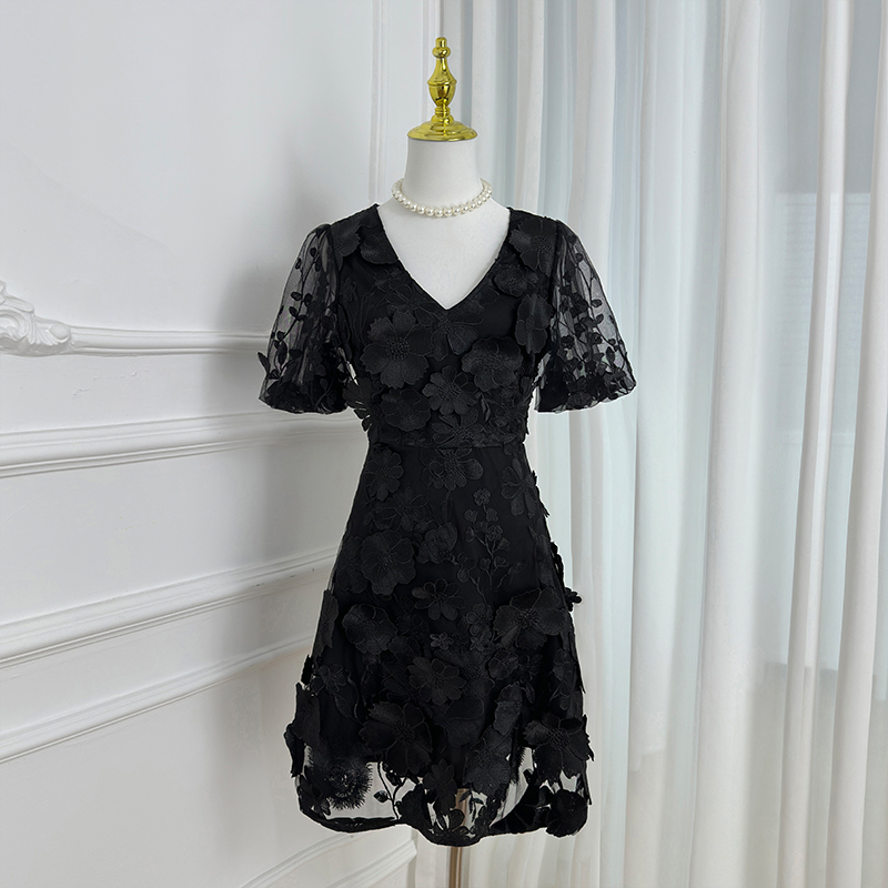 Real shot of high-quality handmade three-dimensional embroidery French solid color small pendulum VL collar bubble sleeve dress from Heavy Industry Real shot of high-quality handmade three-dimensional embroidery French solid color small pendulum VL collar bubble sleeve dress from Heavy Industry