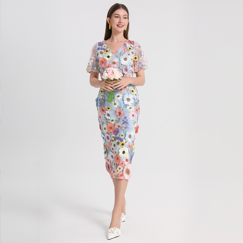 Real shot of high-quality embroidered colorful handmade floral vintage V-neck split hip dress from Heavy Industry Real shot of high-quality embroidered colorful handmade floral vintage V-neck split hip dress from Heavy Industry