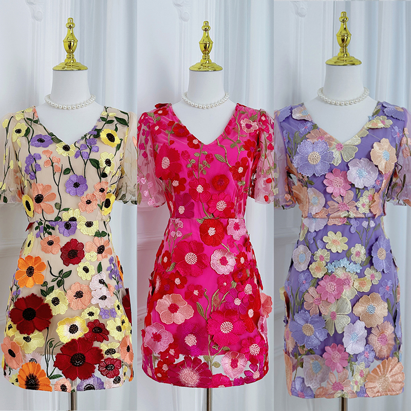 Real time shooting of high-quality embroidery handmade color floral V-neck bubble sleeve wrapped hip dress by heavy industry Real time shooting of high-quality embroidery handmade color floral V-neck bubble sleeve wrapped hip dress by heavy industry