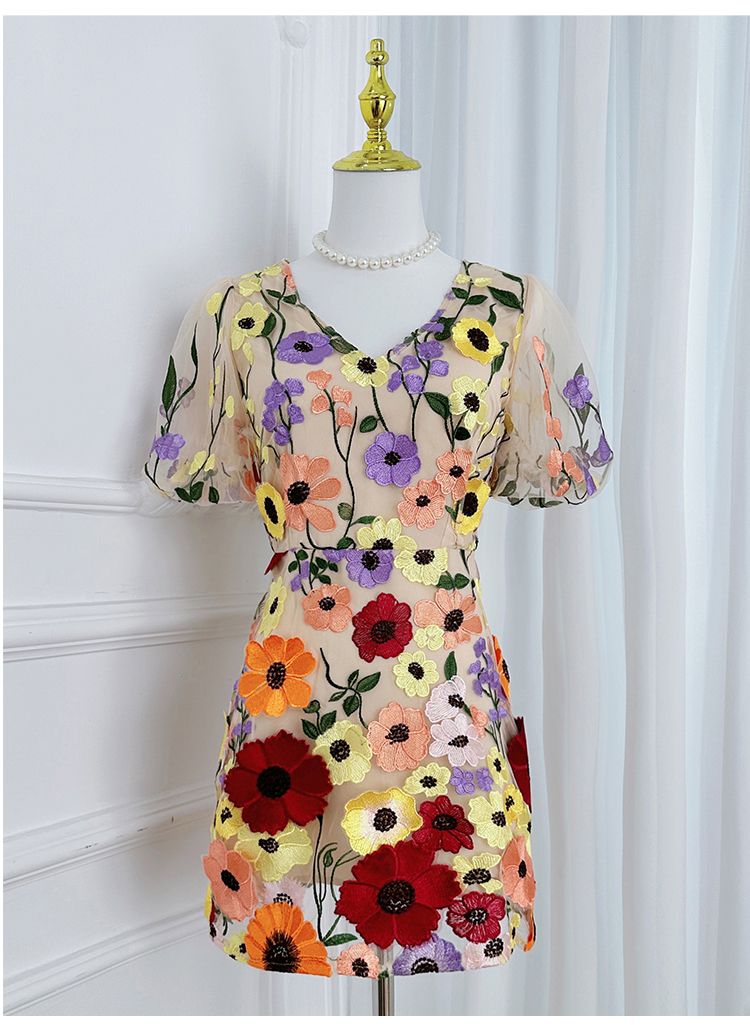Real time shooting of high-quality embroidery handmade color floral V-neck bubble sleeve wrapped hip dress by heavy industry Real time shooting of high-quality embroidery handmade color floral V-neck bubble sleeve wrapped hip dress by heavy industry