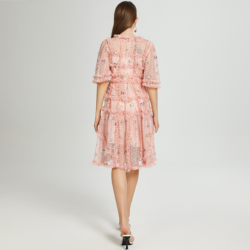 Real time shooting of French romantic boutique custom mesh small floral embroidery short retro cake skirt from Heavy Industry Real time shooting of French romantic boutique custom mesh small floral embroidery short retro cake skirt from Heavy Industry