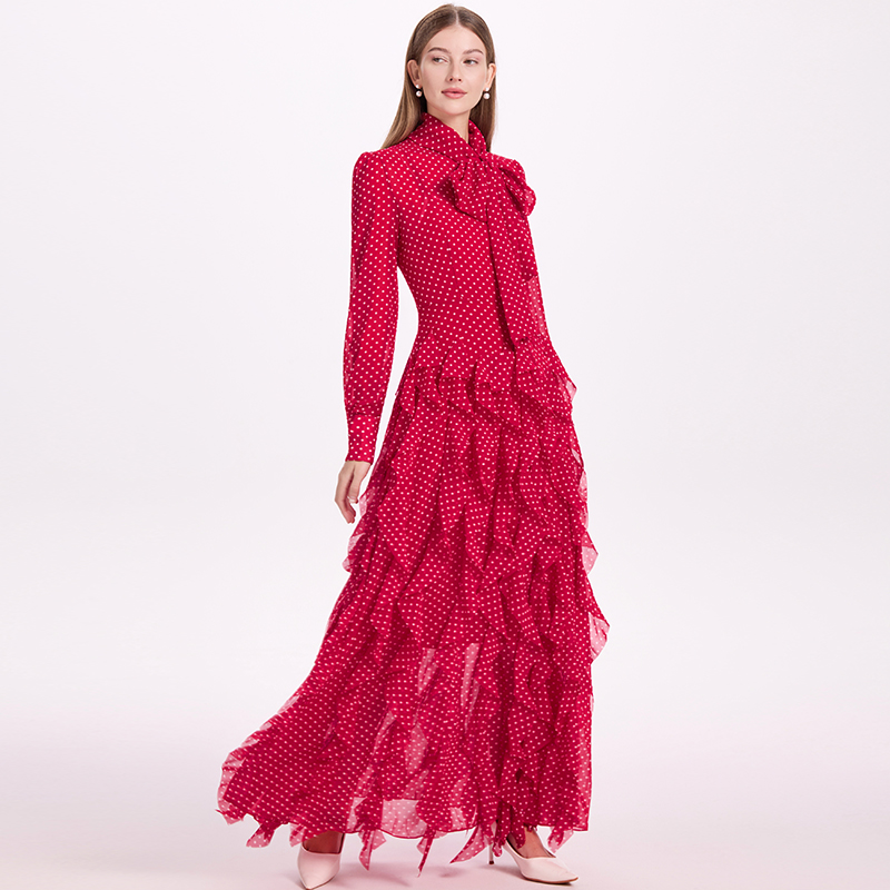 Real time shooting of French palace storm in heavy industry, fish tail waves, big swing, waist cinching, scarf collar, dress Real time shooting of French palace storm in heavy industry, fish tail waves, big swing, waist cinching, scarf collar, dress