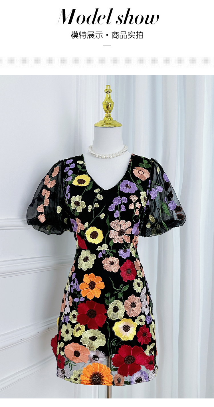 Real time shooting of high-quality embroidery handmade color floral V-neck bubble sleeve wrapped hip dress by heavy industry Real time shooting of high-quality embroidery handmade color floral V-neck bubble sleeve wrapped hip dress by heavy industry