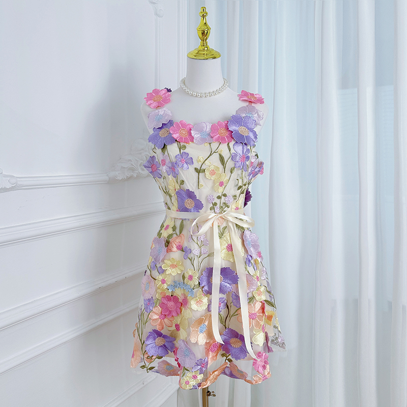Real time shooting of high-quality embroidery by Heavy Industry, colorful three-dimensional handmade flower binding, adjustable lace up and suspender dress Real time shooting of high-quality embroidery by Heavy Industry, colorful three-dimensional handmade flower binding, adjustable lace up and suspender dress