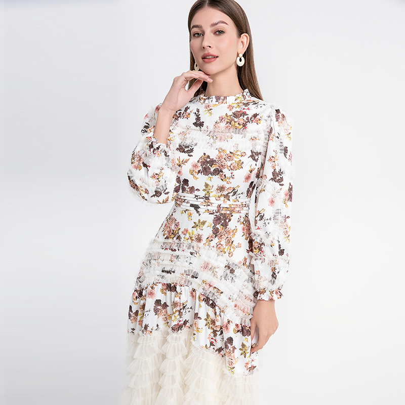 Real time shooting of high-quality printing, splicing, mesh, wood ear, French palace style dress from Heavy Industry Real time shooting of high-quality printing, splicing, mesh, wood ear, French palace style dress from Heavy Industry