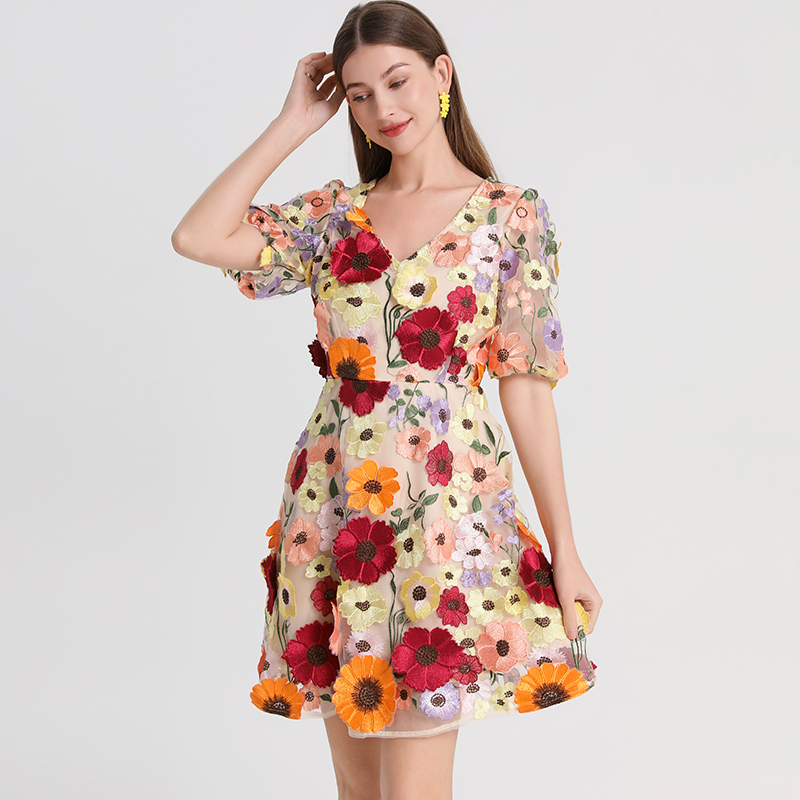 Real time shooting of high-quality color handmade three-dimensional embroidered bubble sleeve French small pendulum dress from Heavy Industry Real time shooting of high-quality color handmade three-dimensional embroidered bubble sleeve French small pendulum dress from Heavy Industry