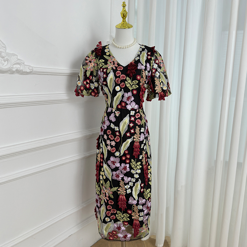 Realistic shooting of high-quality handmade three-dimensional wheat ear embroidered French style dress from Heavy Industry Realistic shooting of high-quality handmade three-dimensional wheat ear embroidered French style dress from Heavy Industry