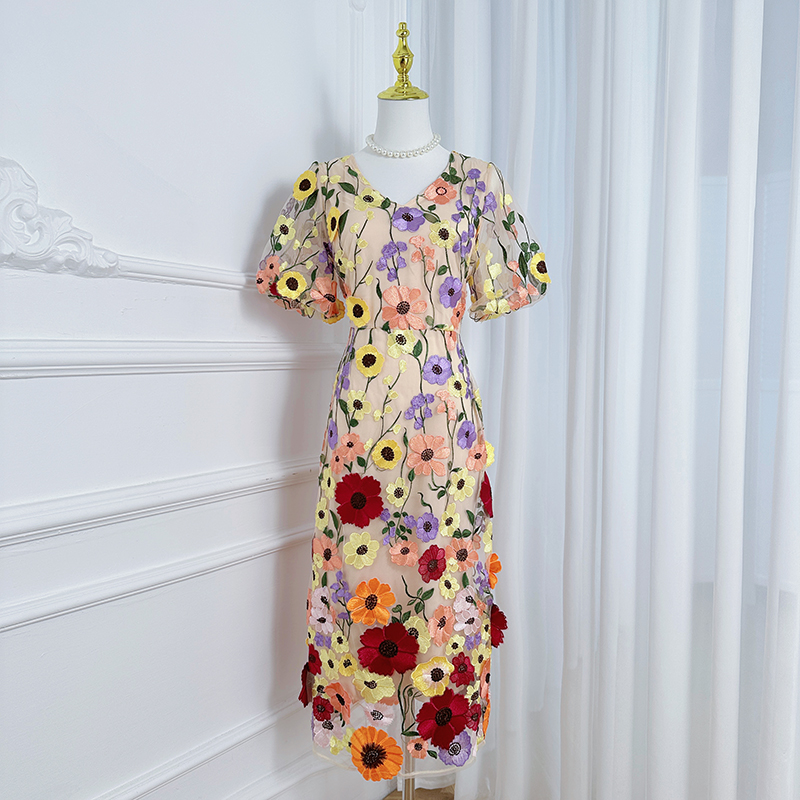 Real shot of high-quality embroidered colorful handmade floral vintage V-neck split hip dress from Heavy Industry Real shot of high-quality embroidered colorful handmade floral vintage V-neck split hip dress from Heavy Industry