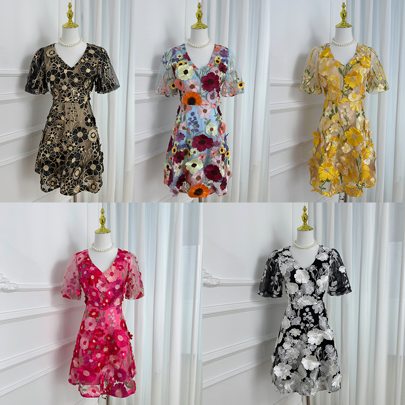 Real time shooting of high-quality color handmade three-dimensional embroidered bubble sleeve French small pendulum dress from Heavy Industry Real time shooting of high-quality color handmade three-dimensional embroidered bubble sleeve French small pendulum dress from Heavy Industry