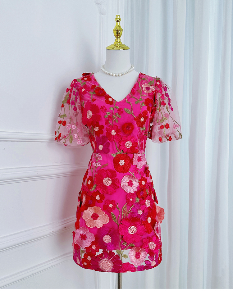 Real time shooting of high-quality embroidery handmade color floral V-neck bubble sleeve wrapped hip dress by heavy industry Real time shooting of high-quality embroidery handmade color floral V-neck bubble sleeve wrapped hip dress by heavy industry