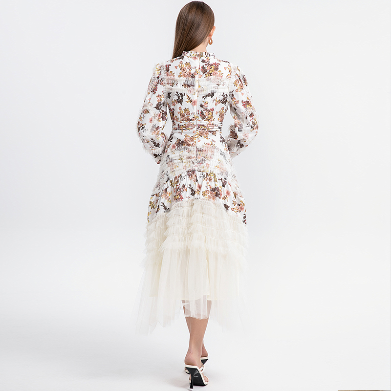 Real time shooting of high-quality printing, splicing, mesh, wood ear, French palace style dress from Heavy Industry Real time shooting of high-quality printing, splicing, mesh, wood ear, French palace style dress from Heavy Industry