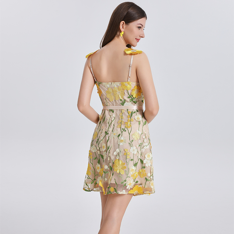 Real time shooting of high-quality embroidery by Heavy Industry, colorful three-dimensional handmade flower binding, adjustable lace up and suspender dress Real time shooting of high-quality embroidery by Heavy Industry, colorful three-dimensional handmade flower binding, adjustable lace up and suspender dress