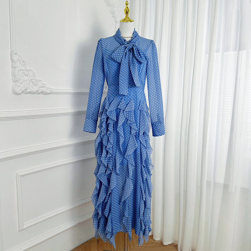 Real time shooting of French palace storm in heavy industry, fish tail waves, big swing, waist cinching, scarf collar, dress Real time shooting of French palace storm in heavy industry, fish tail waves, big swing, waist cinching, scarf collar, dress