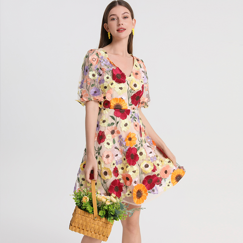 Real time shooting of high-quality color handmade three-dimensional embroidered bubble sleeve French small pendulum dress from Heavy Industry Real time shooting of high-quality color handmade three-dimensional embroidered bubble sleeve French small pendulum dress from Heavy Industry