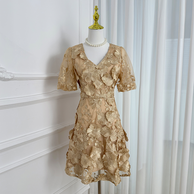 Real shot of high-quality handmade three-dimensional embroidery French solid color small pendulum VL collar bubble sleeve dress from Heavy Industry Real shot of high-quality handmade three-dimensional embroidery French solid color small pendulum VL collar bubble sleeve dress from Heavy Industry