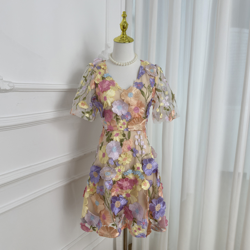 Real time shooting of high-quality color handmade three-dimensional embroidered bubble sleeve French small pendulum dress from Heavy Industry Real time shooting of high-quality color handmade three-dimensional embroidered bubble sleeve French small pendulum dress from Heavy Industry