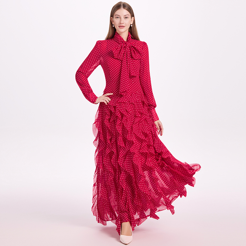 Real time shooting of French palace storm in heavy industry, fish tail waves, big swing, waist cinching, scarf collar, dress Real time shooting of French palace storm in heavy industry, fish tail waves, big swing, waist cinching, scarf collar, dress