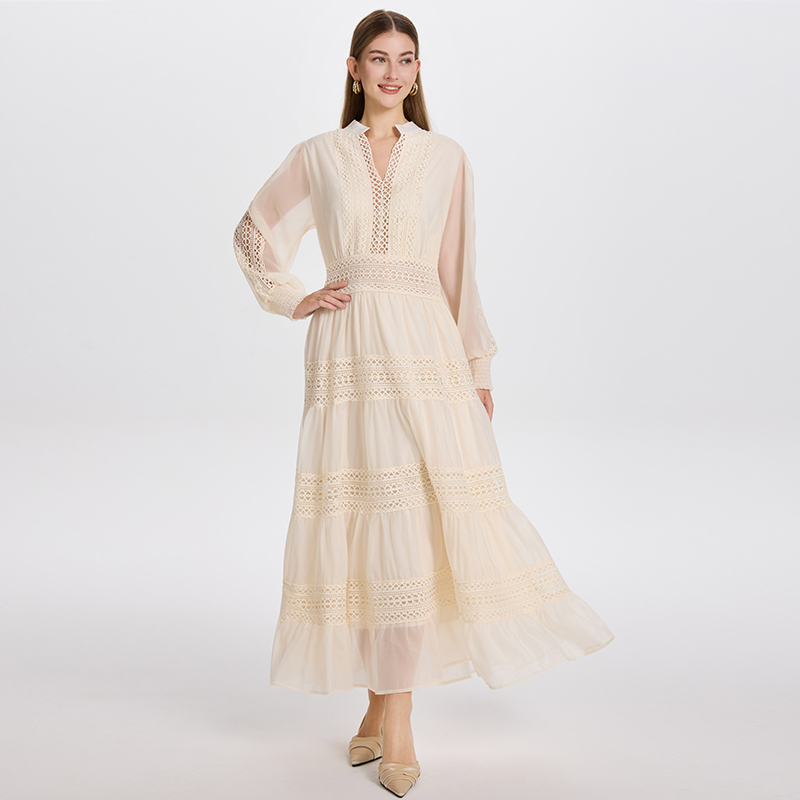 Realistic shot of heavy industry lace hollow waist, European and American retro palace style dress Realistic shot of heavy industry lace hollow waist, European and American retro palace style dress