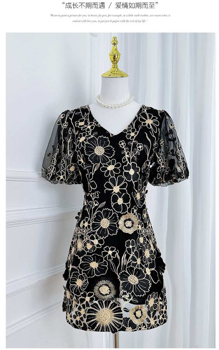 Real time shooting of high-quality embroidery handmade color floral V-neck bubble sleeve wrapped hip dress by heavy industry Real time shooting of high-quality embroidery handmade color floral V-neck bubble sleeve wrapped hip dress by heavy industry