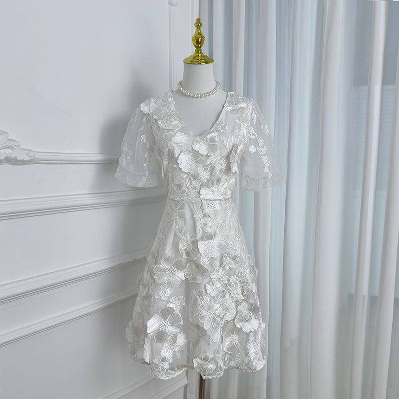 Real shot of high-quality handmade three-dimensional embroidery French solid color small pendulum VL collar bubble sleeve dress from Heavy Industry Real shot of high-quality handmade three-dimensional embroidery French solid color small pendulum VL collar bubble sleeve dress from Heavy Industry