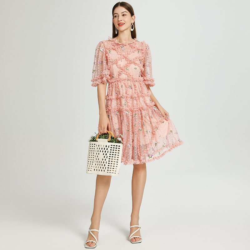 Real time shooting of French romantic boutique custom mesh small floral embroidery short retro cake skirt from Heavy Industry Real time shooting of French romantic boutique custom mesh small floral embroidery short retro cake skirt from Heavy Industry