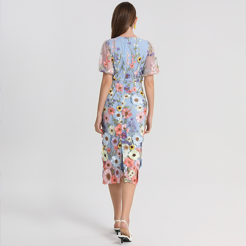 Real shot of high-quality embroidered colorful handmade floral vintage V-neck split hip dress from Heavy Industry Real shot of high-quality embroidered colorful handmade floral vintage V-neck split hip dress from Heavy Industry