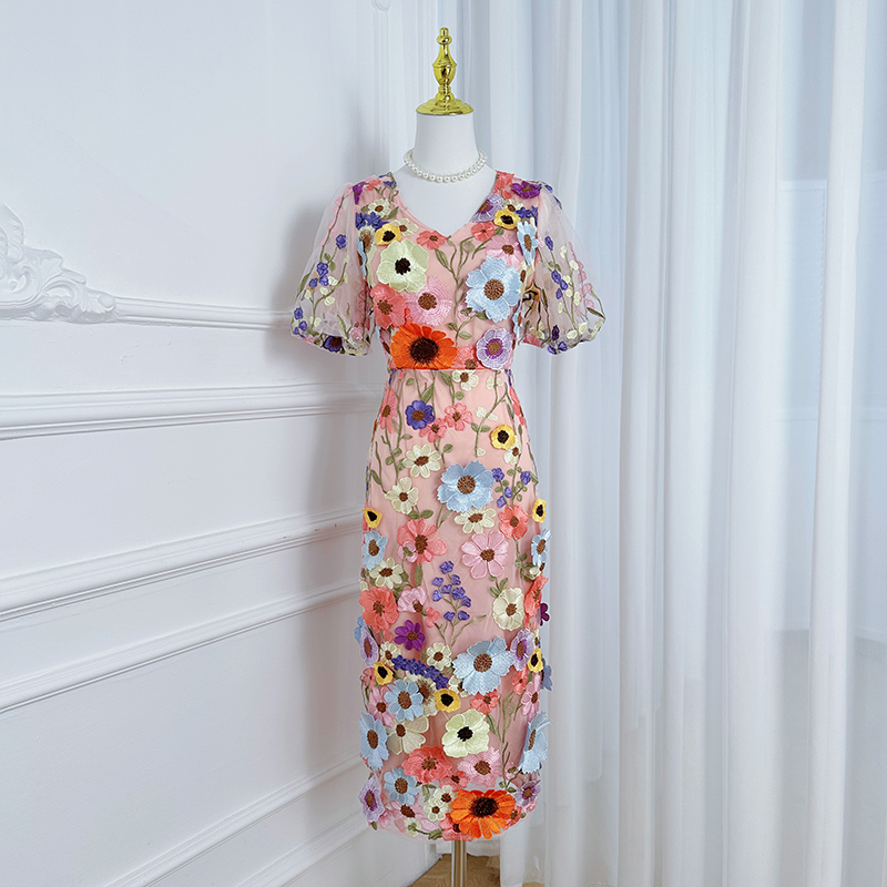 Real shot of high-quality embroidered colorful handmade floral vintage V-neck split hip dress from Heavy Industry Real shot of high-quality embroidered colorful handmade floral vintage V-neck split hip dress from Heavy Industry