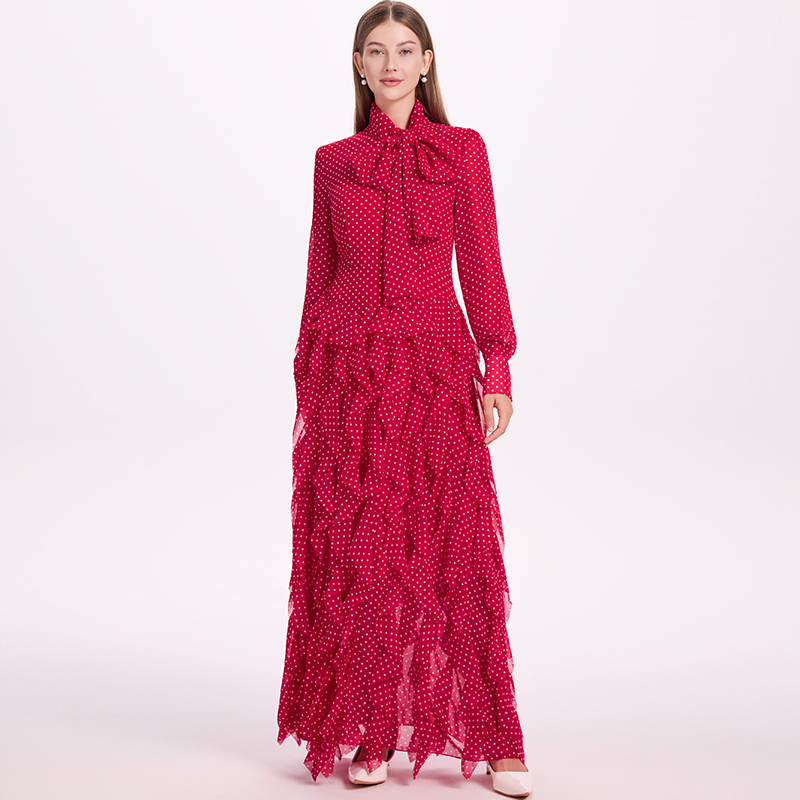 Real time shooting of French palace storm in heavy industry, fish tail waves, big swing, waist cinching, scarf collar, dress Real time shooting of French palace storm in heavy industry, fish tail waves, big swing, waist cinching, scarf collar, dress