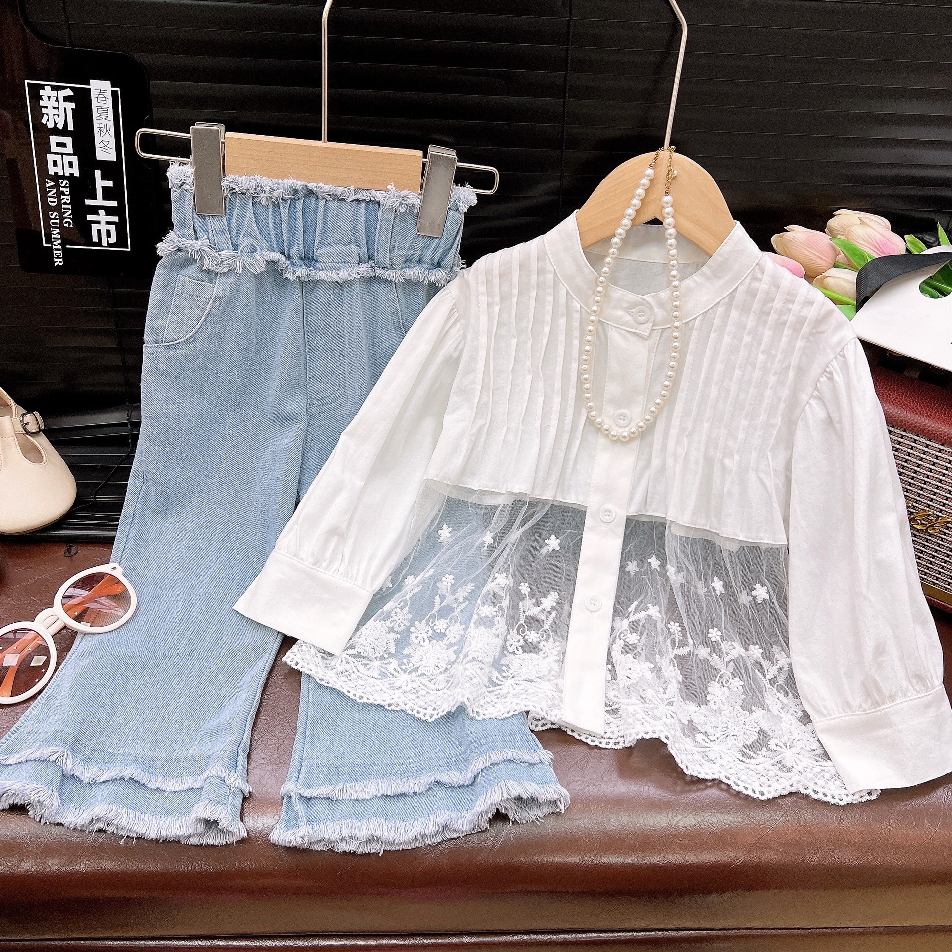 Girls' 2025 Spring and Autumn New Cute Lace Shirt Top and Jeans Two Piece Set for Children's Clothing, Women's Treasure Set