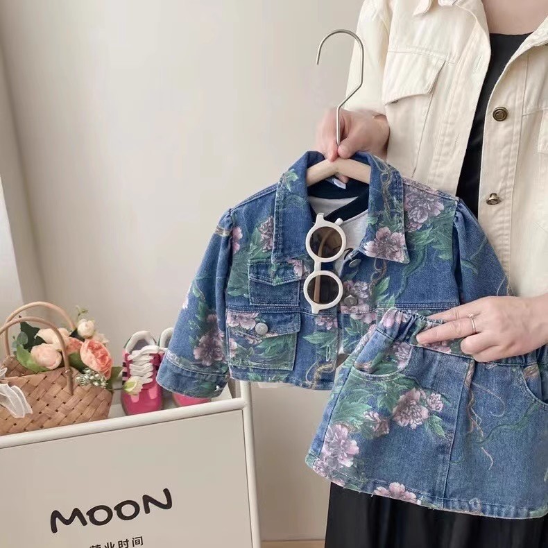 2023 autumn and winter new girls' denim set, fashionable and cute flower denim jacket with skirt two-piece set