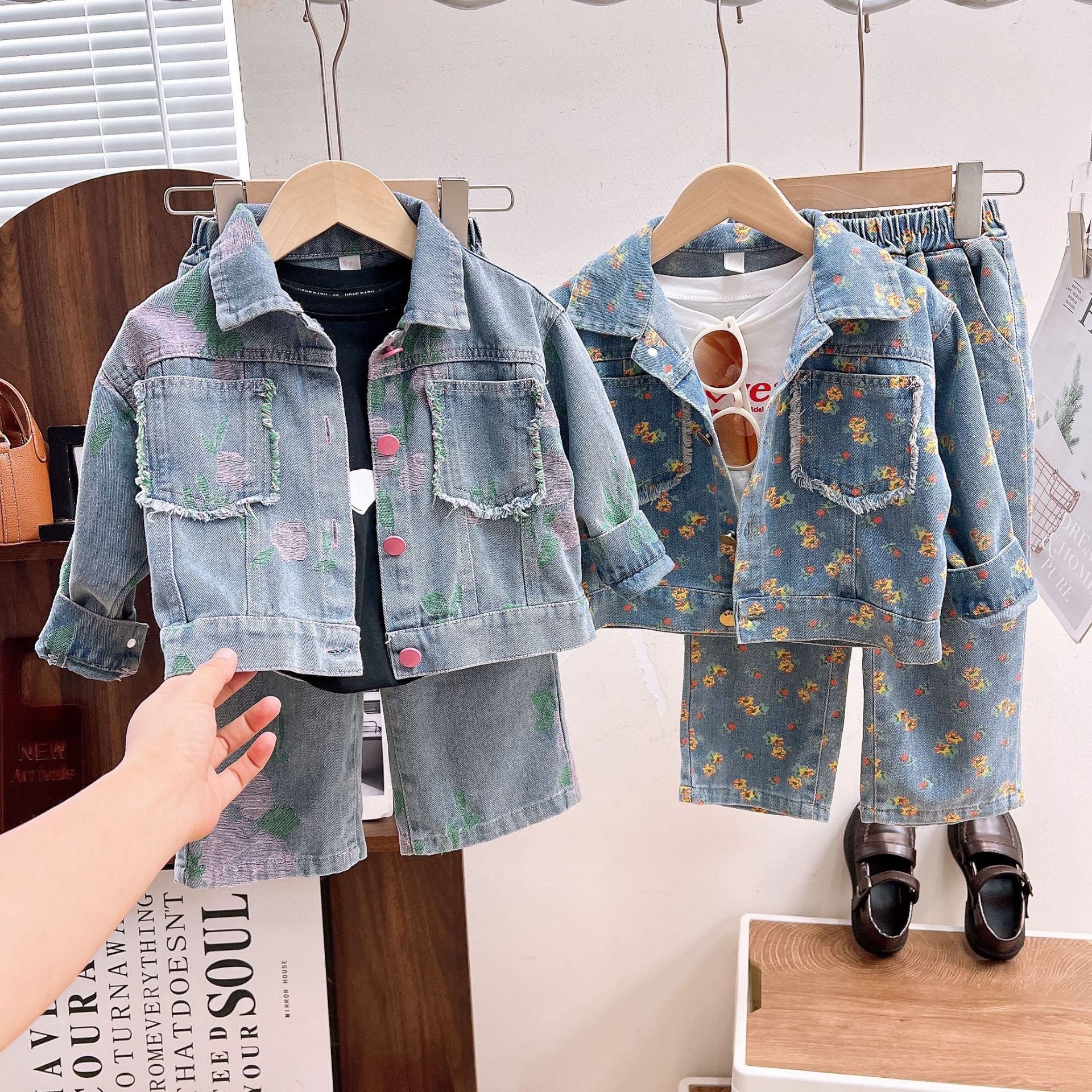 2438Q Girls' Spring/Autumn 2025 New Children's Clothing, Cute Cute Floral Denim Coat, Straight Leg Pants Two Piece Set