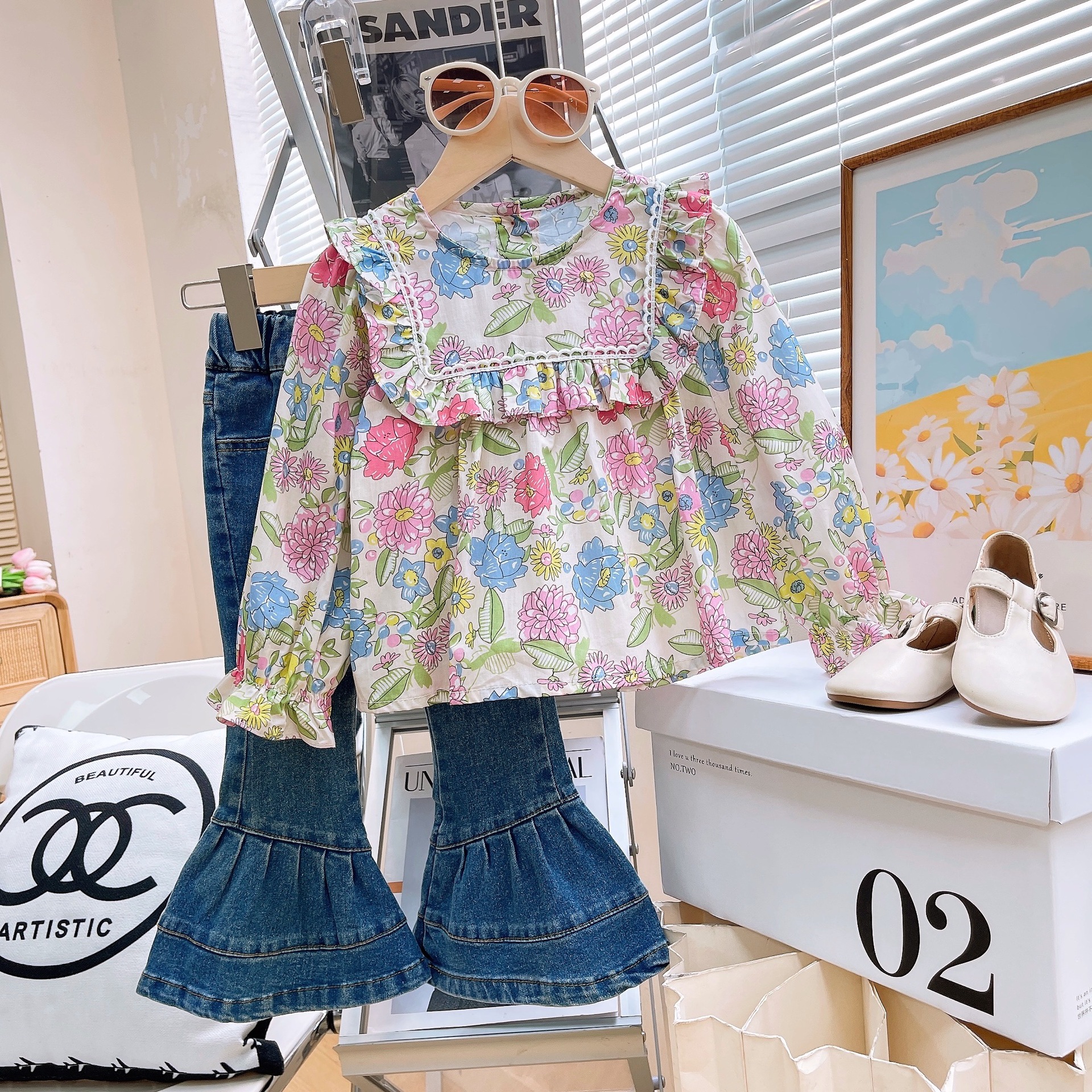 Girls' 2025 Spring and Autumn New Children's Clothing Cute Flower Doll Shirt Top with Trumpet Jeans Two Piece Set