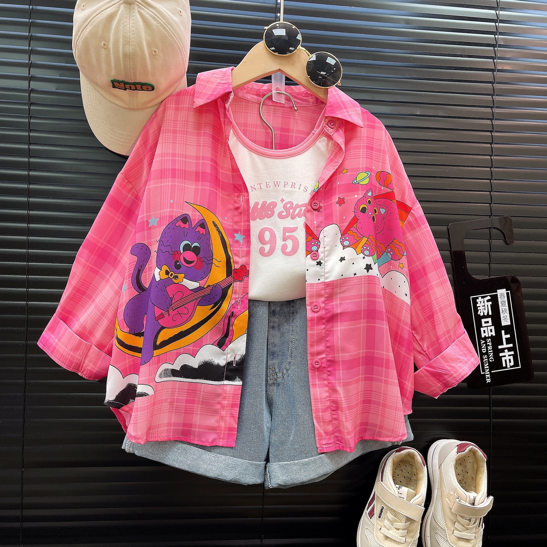 24044 Girls' Summer New Children's Clothing Fashion Korean Edition Cartoon Sunscreen Coat with Tank Top Cowboy Shorts 3-Piece Set