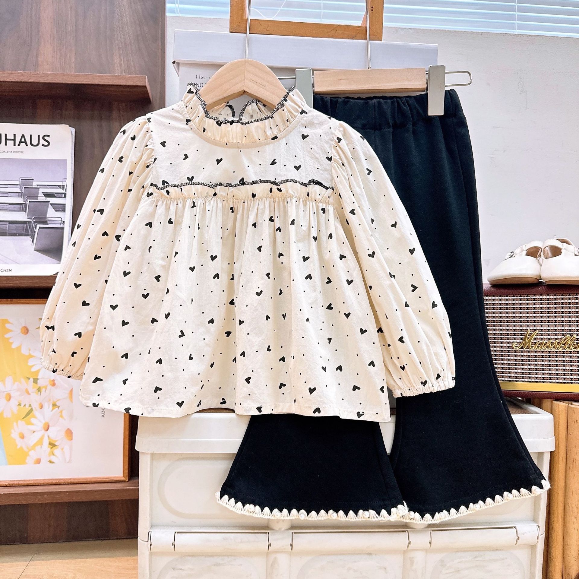 24085 Girls' 2025 Spring and Autumn New Children's Clothing, Cute and Love Printed Doll Shirt, Bellbottom Pants Set