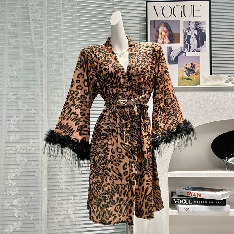 Leopard print pajamas for women, sexy autumn and winter gold velvet Advanced style with hairy sleeves, morning gown, nightgown, outer robe set