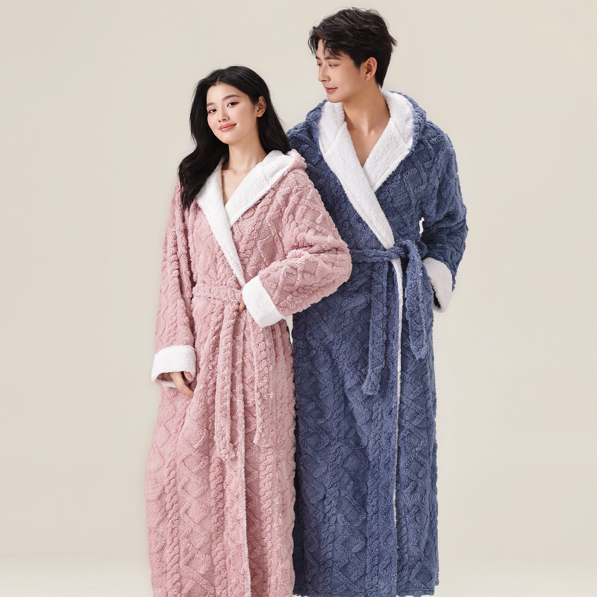 Women's Winter Couple Thick and Extended Flannel Pajamas Bathrobe Men's Coral Velvet Hooded Home Clothes Women's Winter Couple Thick and Extended Flannel Pajamas Bathrobe Men's Coral Velvet Hooded Home Clothes