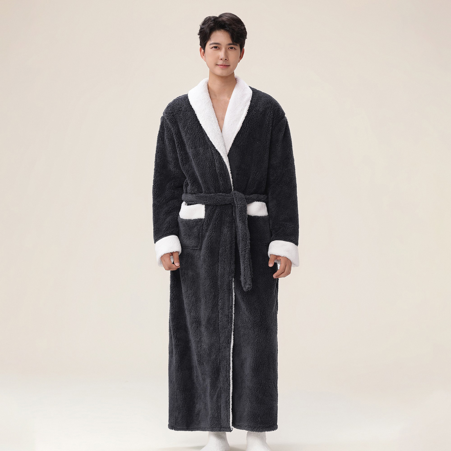 Factory special price couple flannel nightgown, winter thick warm home clothes, men's and women's bathrobes, long coral fleece pajamas Factory special price couple flannel nightgown, winter thick warm home clothes, men's and women's bathrobes, long coral fleece pajamas