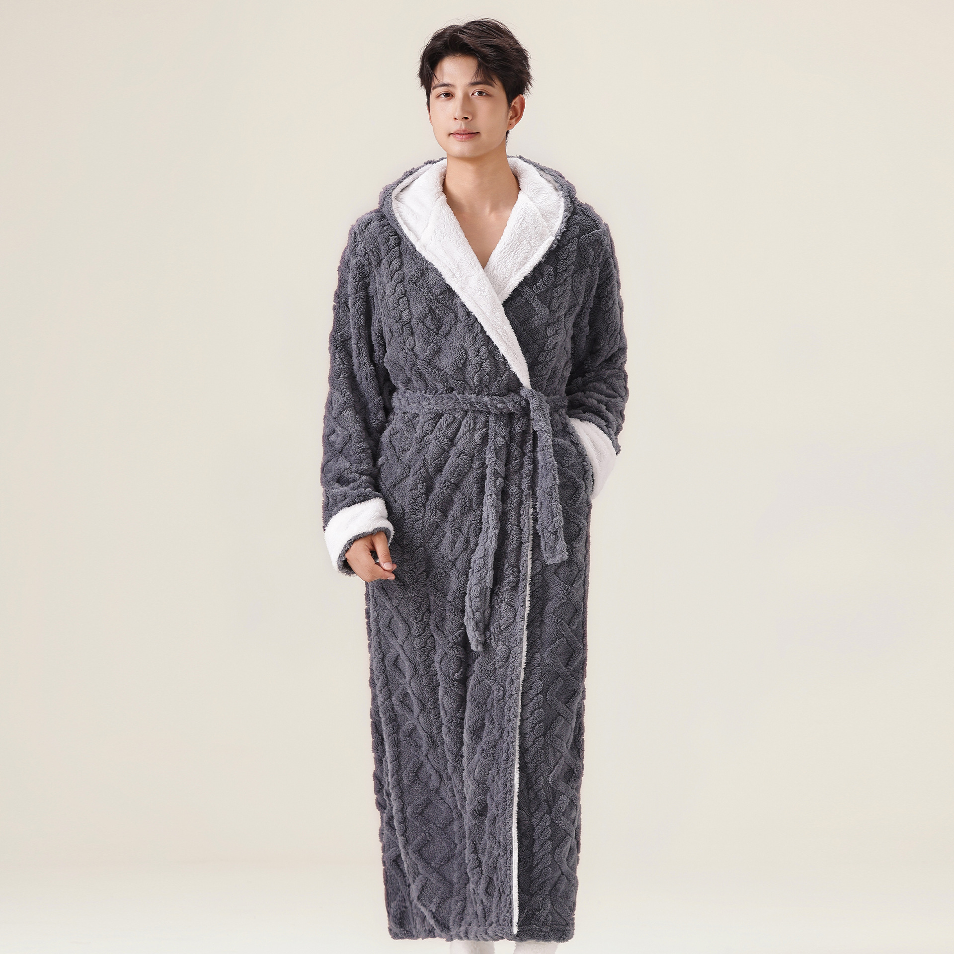 Women's Winter Couple Thick and Extended Flannel Pajamas Bathrobe Men's Coral Velvet Hooded Home Clothes Women's Winter Couple Thick and Extended Flannel Pajamas Bathrobe Men's Coral Velvet Hooded Home Clothes