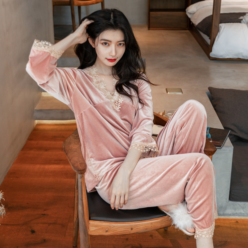 Pajamas for women in autumn and winter, new gold velvet long sleeved pants, lace set, live streaming and hair collection, fashionable and loose home clothes
