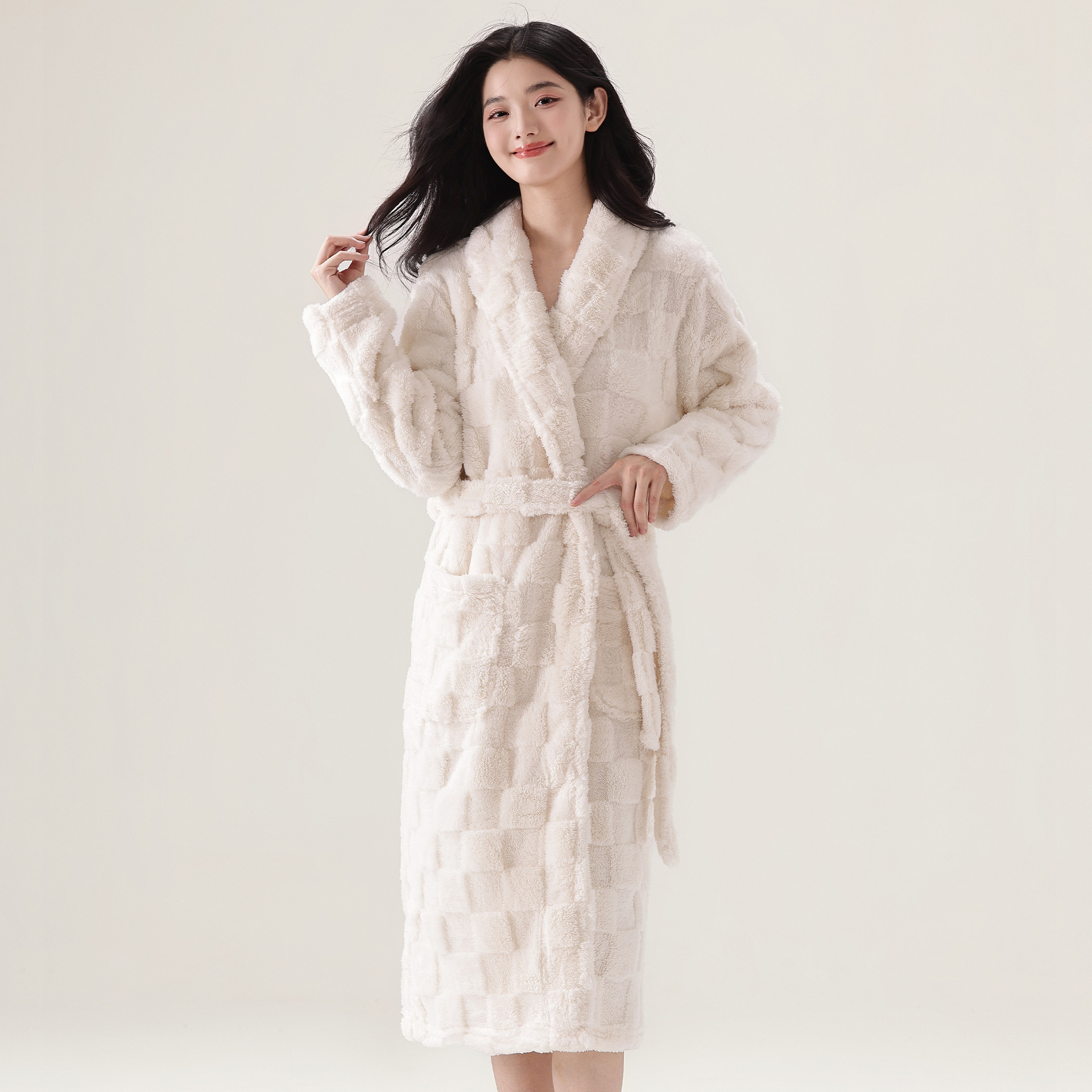 Factory special price couple flannel nightgown, winter thick warm home clothes, men's and women's bathrobes, long coral fleece pajamas Factory special price couple flannel nightgown, winter thick warm home clothes, men's and women's bathrobes, long coral fleece pajamas