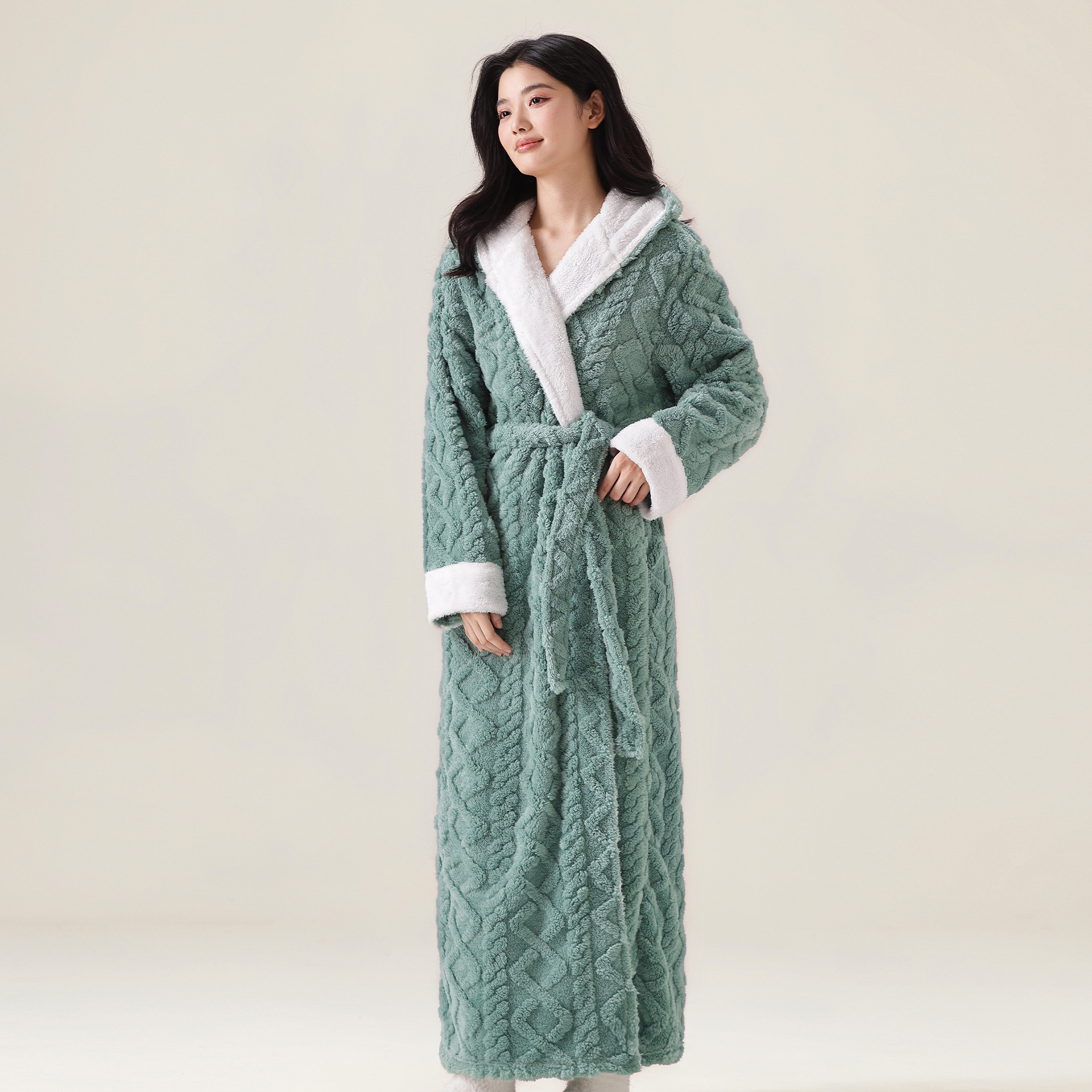 Women's Winter Couple Thick and Extended Flannel Pajamas Bathrobe Men's Coral Velvet Hooded Home Clothes Women's Winter Couple Thick and Extended Flannel Pajamas Bathrobe Men's Coral Velvet Hooded Home Clothes