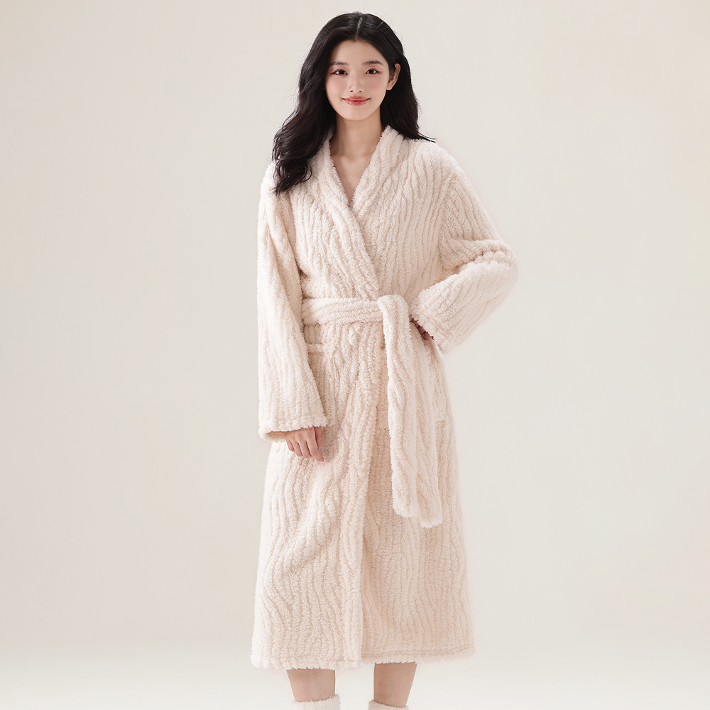 Factory special price couple flannel nightgown, winter thick warm home clothes, men's and women's bathrobes, long coral fleece pajamas Factory special price couple flannel nightgown, winter thick warm home clothes, men's and women's bathrobes, long coral fleece pajamas