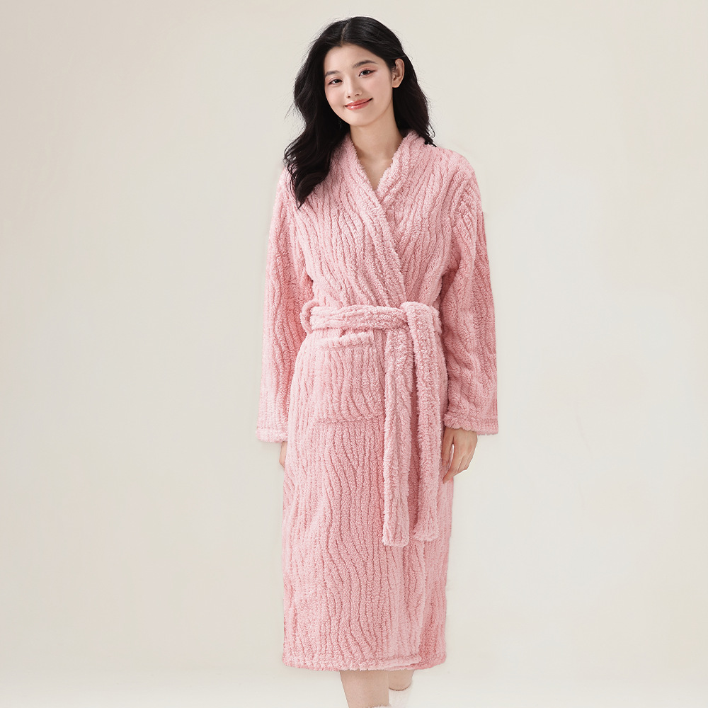 Factory special price couple flannel nightgown, winter thick warm home clothes, men's and women's bathrobes, long coral fleece pajamas Factory special price couple flannel nightgown, winter thick warm home clothes, men's and women's bathrobes, long coral fleece pajamas