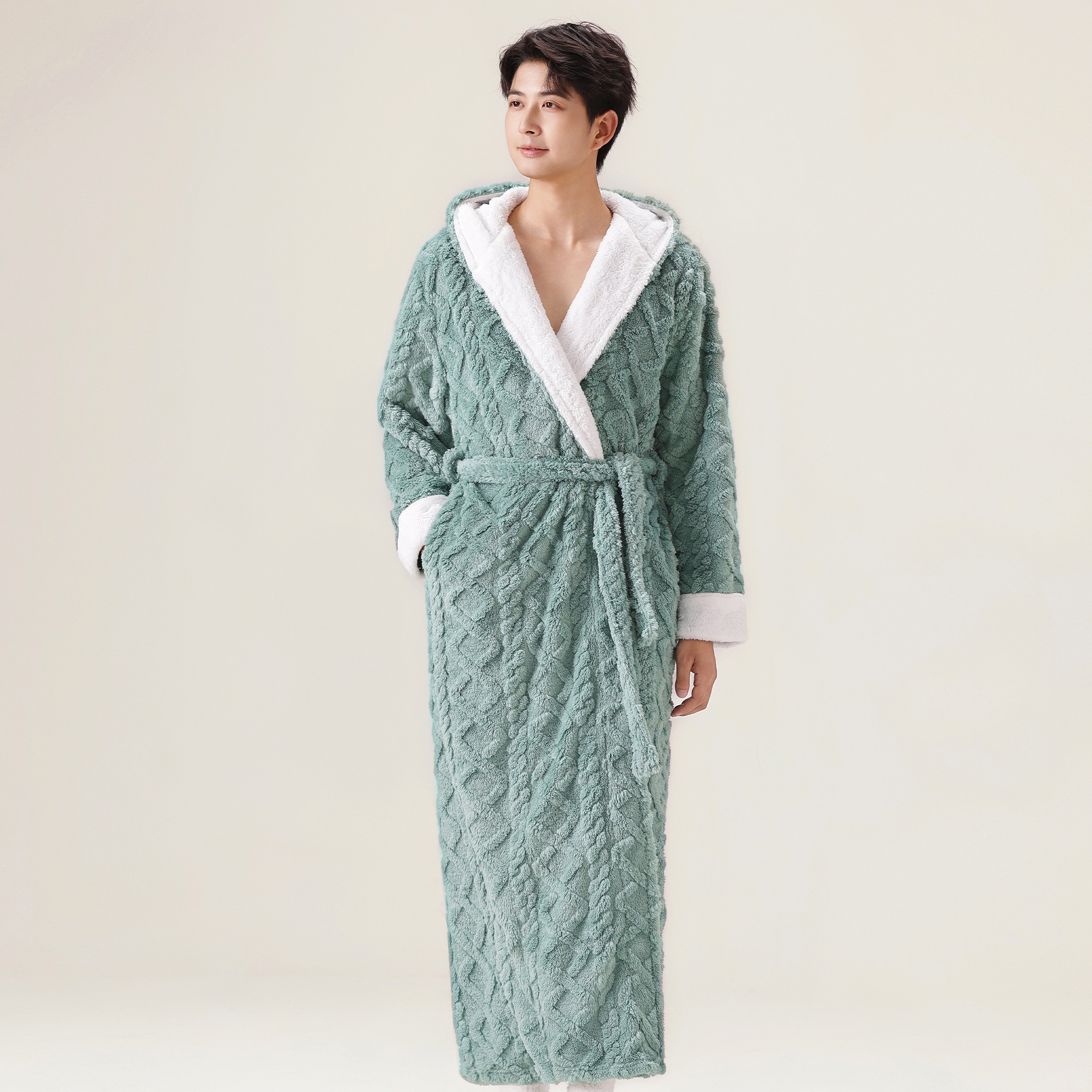 Women's Winter Couple Thick and Extended Flannel Pajamas Bathrobe Men's Coral Velvet Hooded Home Clothes Women's Winter Couple Thick and Extended Flannel Pajamas Bathrobe Men's Coral Velvet Hooded Home Clothes